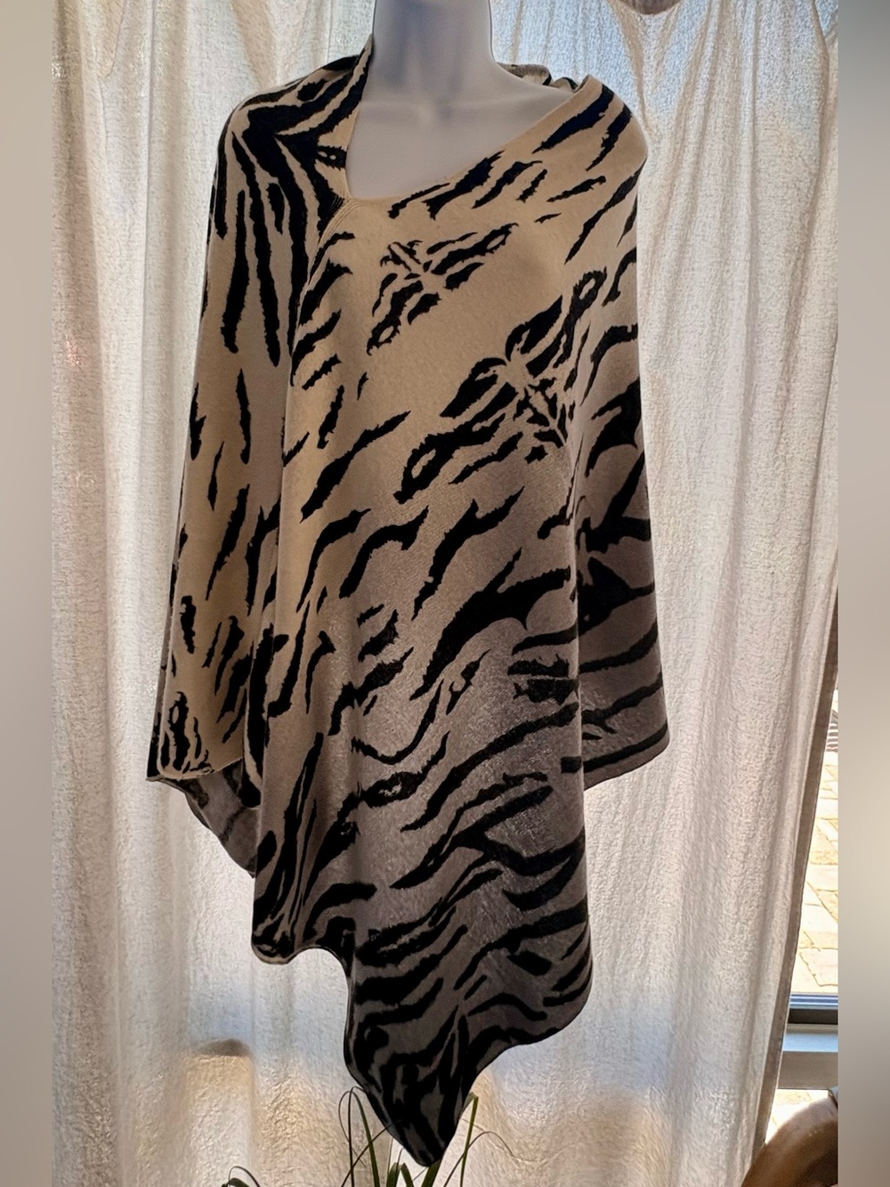 Minnie Rose 100% Cashmere Multi-Way
Zebra Tiger Poncho Scarf OS